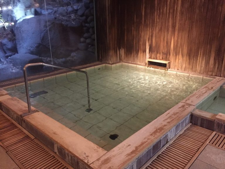 ちょうどいい湯加減で長風呂に最適です