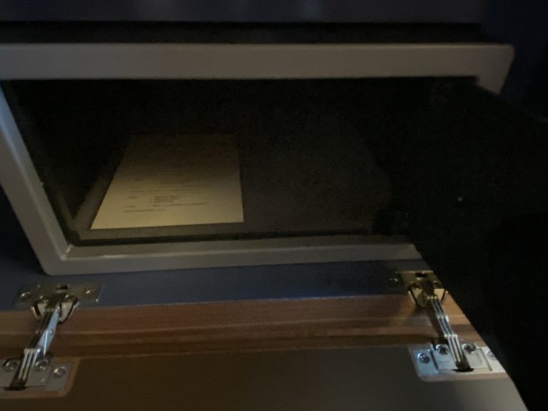 セーフティーボックス(開けた状態)