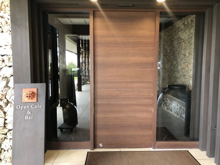 館内レストラン入口