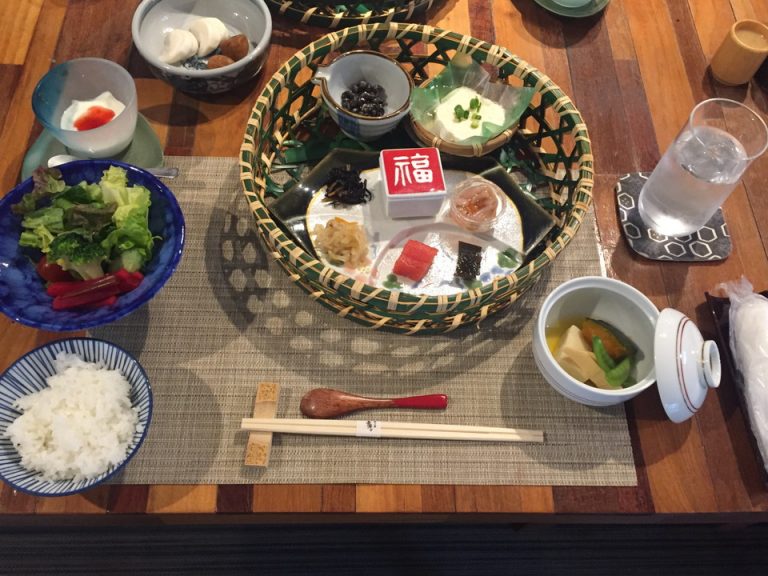 見た目が豪華で品数たっぷりな朝食