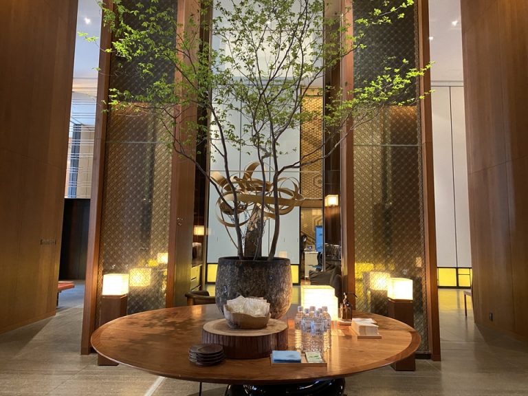 ラウンジのスナックコーナー