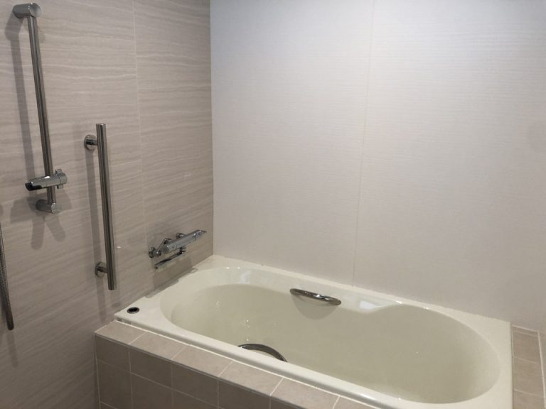 バスルーム入口から全景