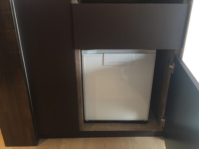 冷蔵庫(閉じた状態)