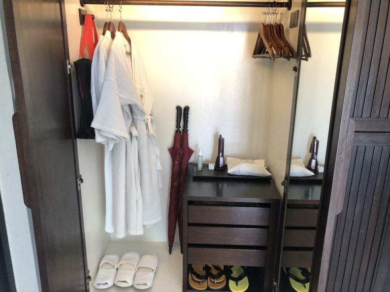 クローゼット外観(開けた状態)