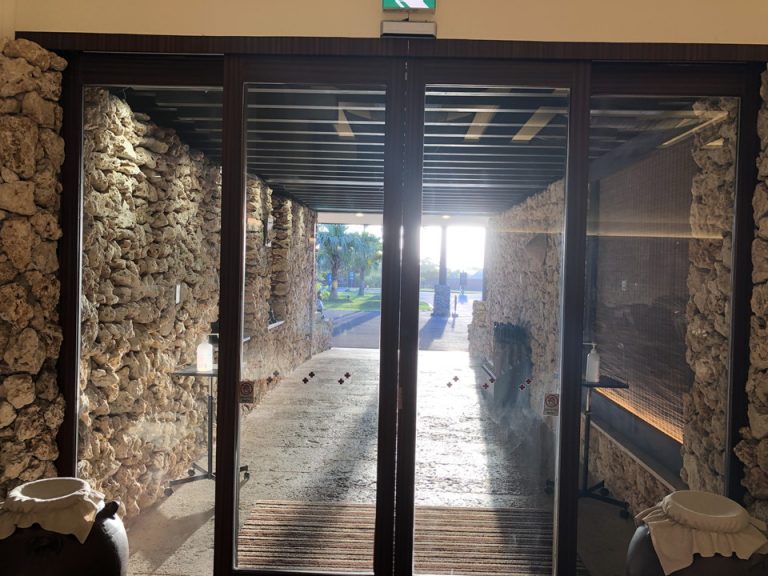 エントランス内観