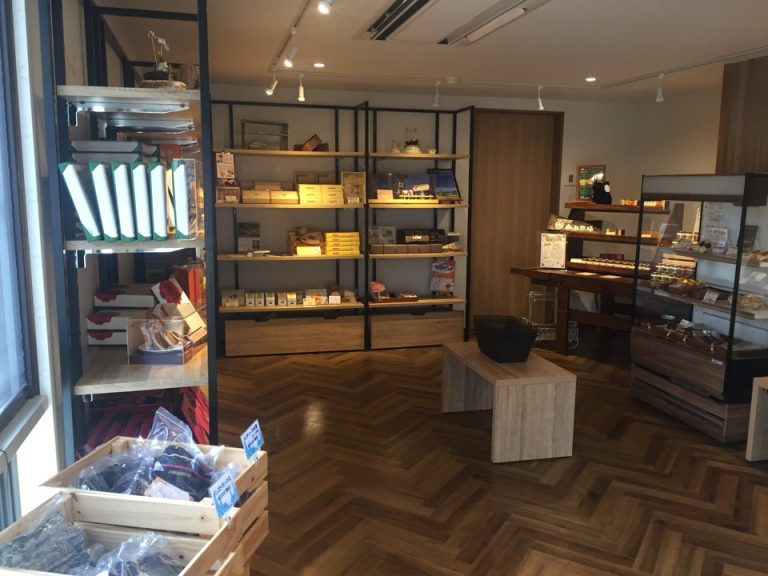 南ヶ丘牧場のお土産や那須のチーズケーキ等がありました