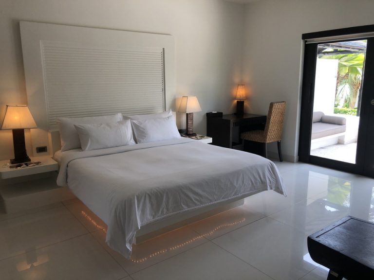 客室全体(窓際方向)