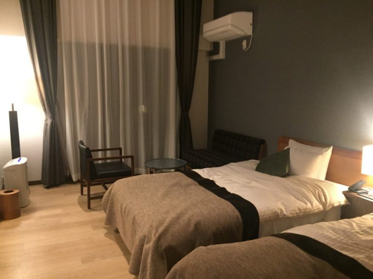 客室全体(窓際方向)