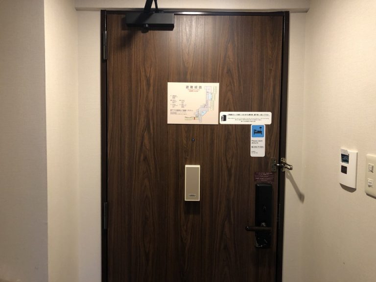 客室入口内観ドア