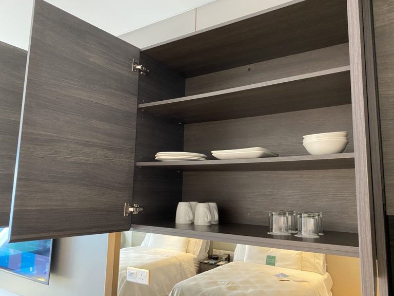 平皿2種4枚づつ、スープ皿4枚もありました。