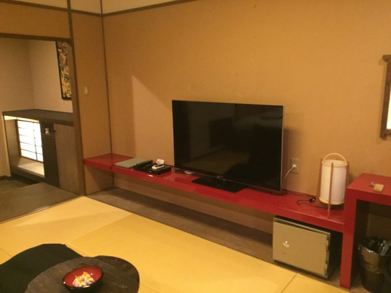 ベッド方向からのTV