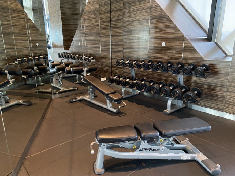 こちらはウェイトリフティングコーナーです。