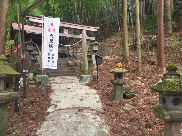宿のすぐ隣にある神社