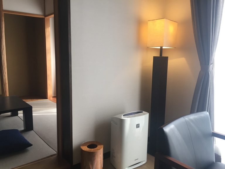 部屋には空気清浄機が置いてありました