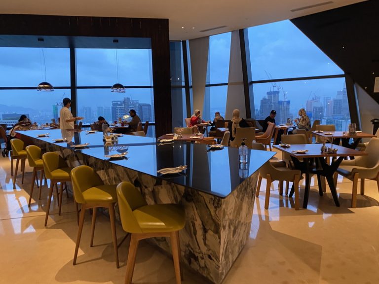 カウンタースタイルのお席もありました。