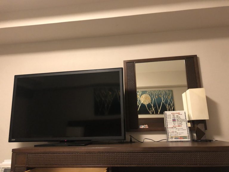 ベッド方向からTV