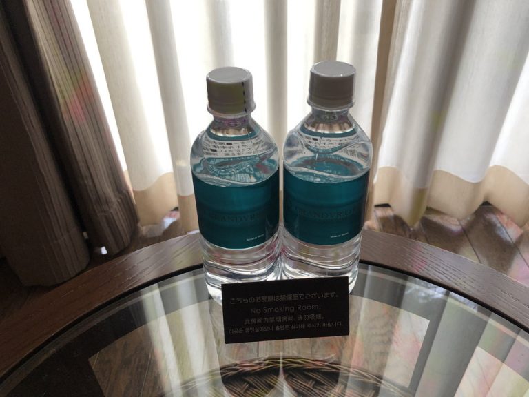 ミニバーカフェコーナー(お水)