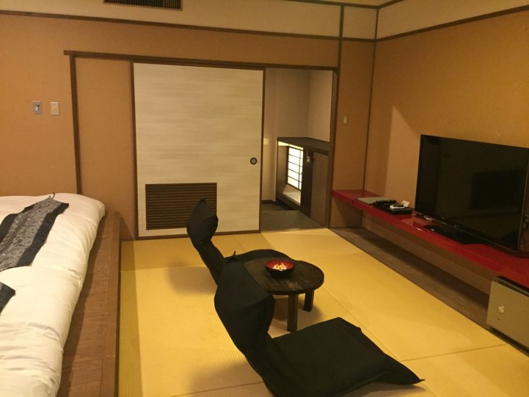 客室全体(入口方向)