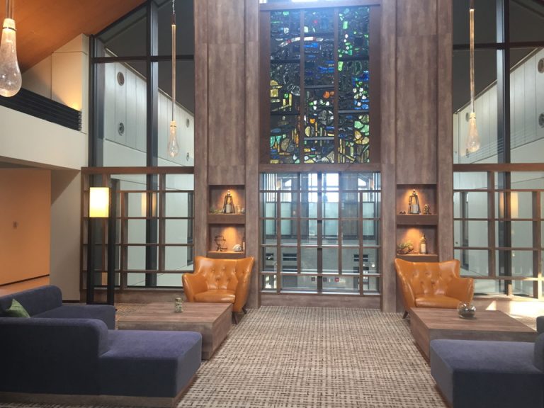 ステンドグラスがとても綺麗でした