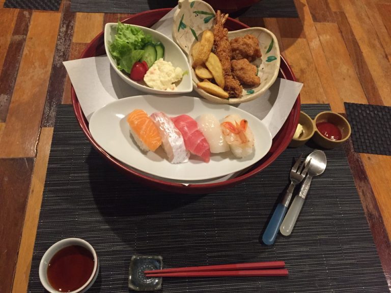 お子様膳も豪華な内容で、写真のメニューの他に鉄板に乗ったハンバーグが出ました。