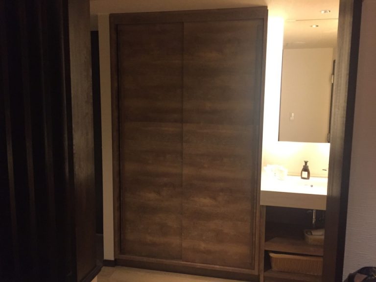 クローゼット外観(閉じた状態)