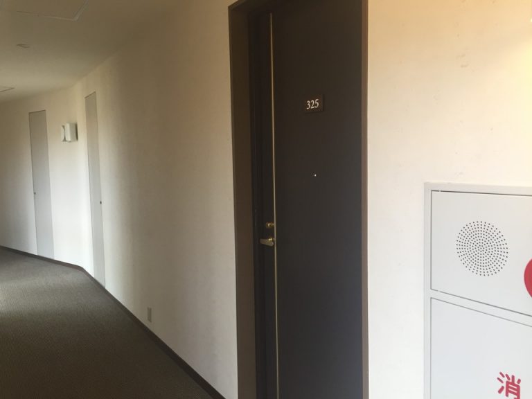 客室入口外観ドア