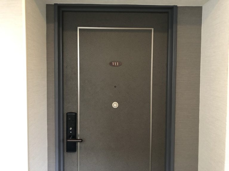 客室入口外観ドア