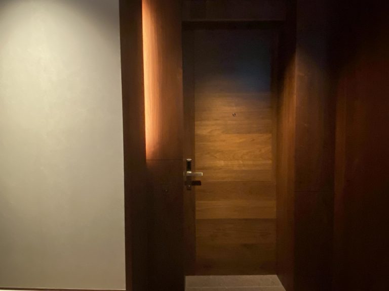 客室入口外観ドア