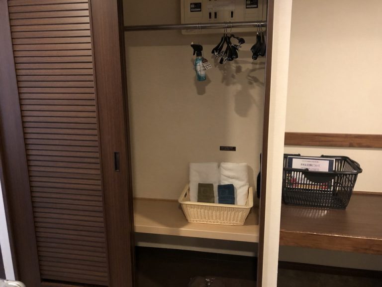 クローゼット外観(開けた状態)