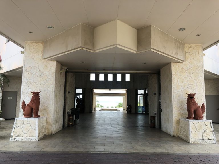 エントランス外観