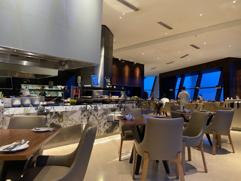 朝食会場のレストランの様子です。