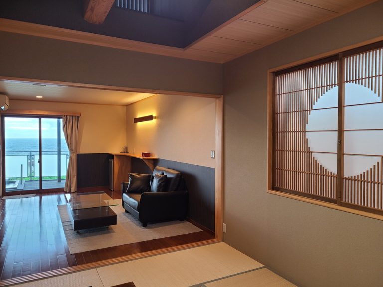 客室全体(入口方向)(1)