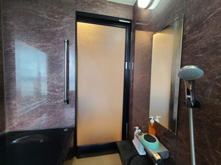 バスルーム内から入口