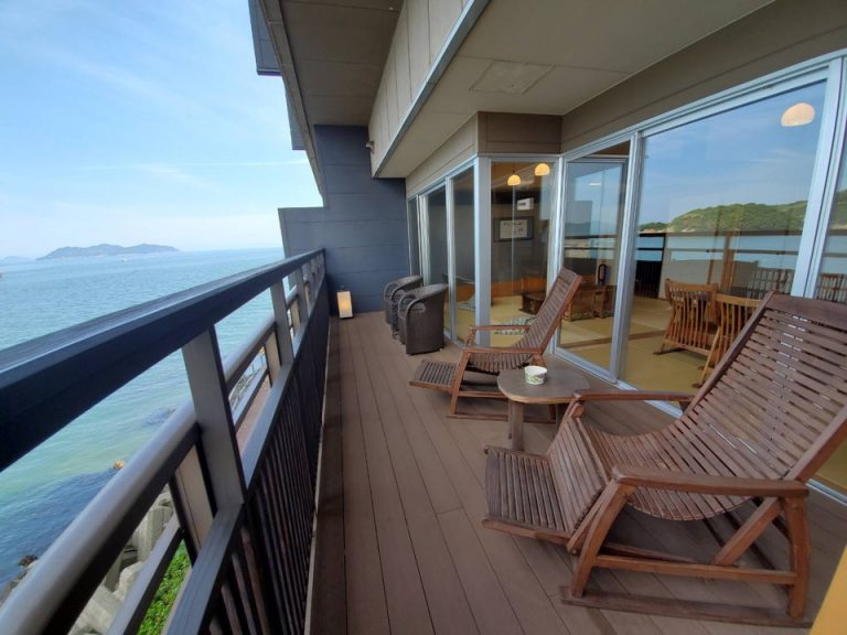 窓側から部屋方向