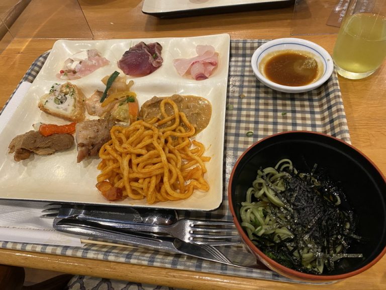 夕食バイキング料理