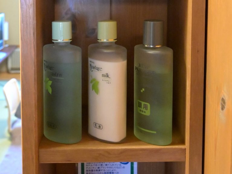 アメニティー2(洗面台1脇)