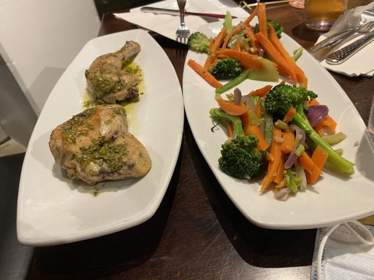 地鶏チキンと野菜ソテー