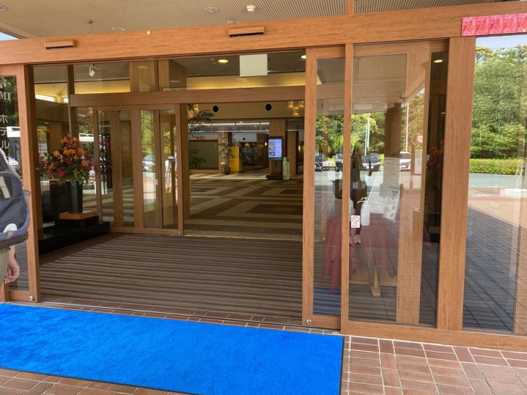 エントランス内観