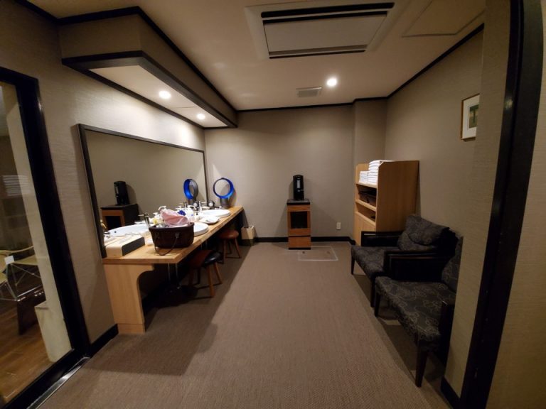 冷水、ダイソンの扇風機と設備はとても良い