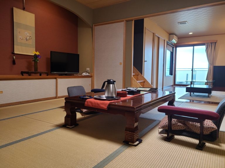 客室全体(入口方向)