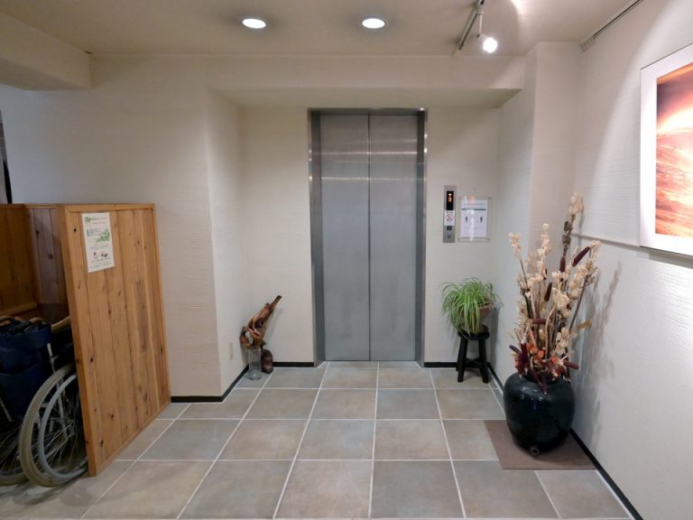 エレベーターホールフロント階