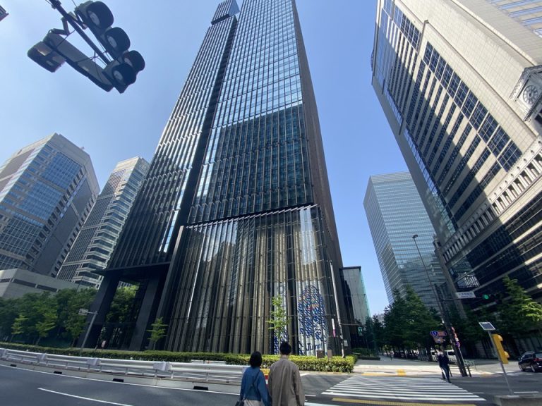 外観・大手町タワー(大手町駅前交差点)