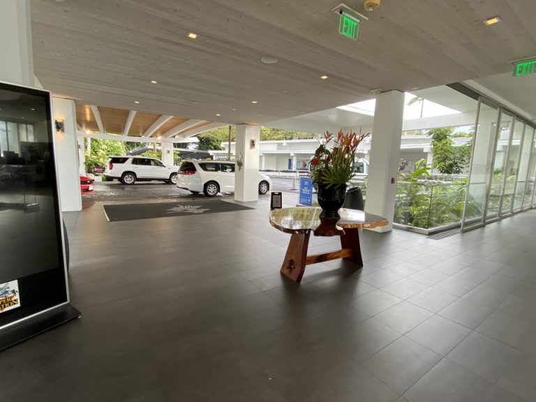 エントランスフロント側より