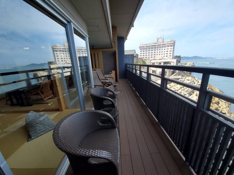 椅子に座って読書するのが心地よかったです