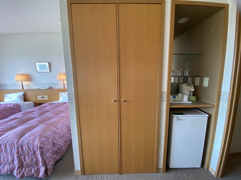 クローゼット閉じ