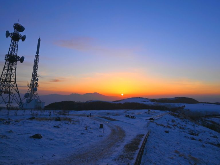 ホテル前から朝日を望む