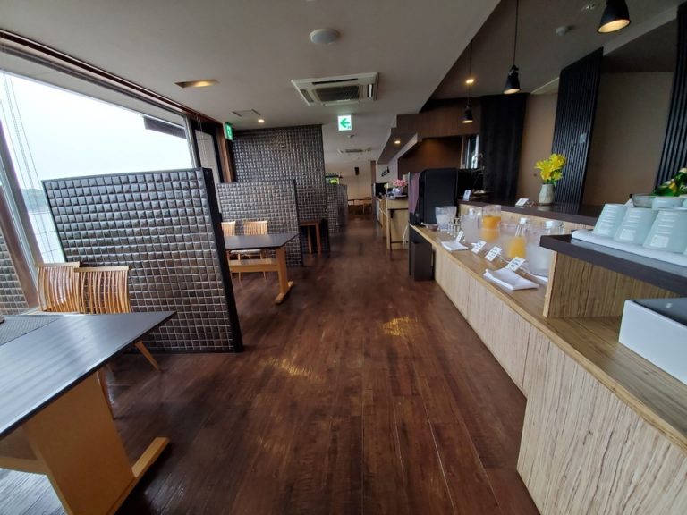 レストラン客席全体