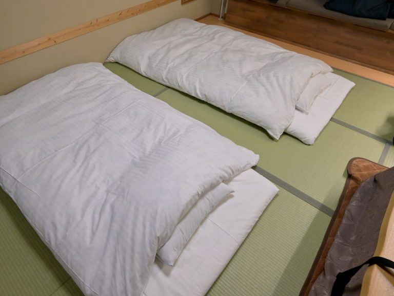 ベッド(敷かれた布団)全体