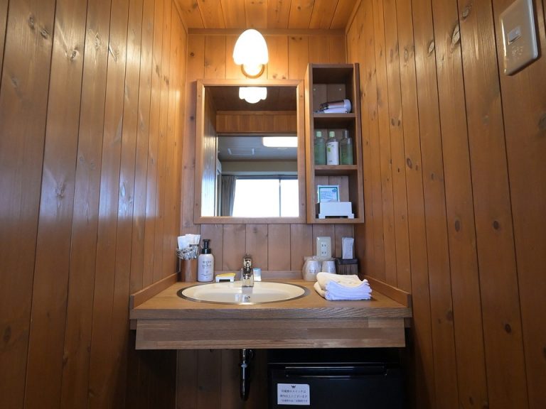 洗面台1全体(客室脇の洗面台)