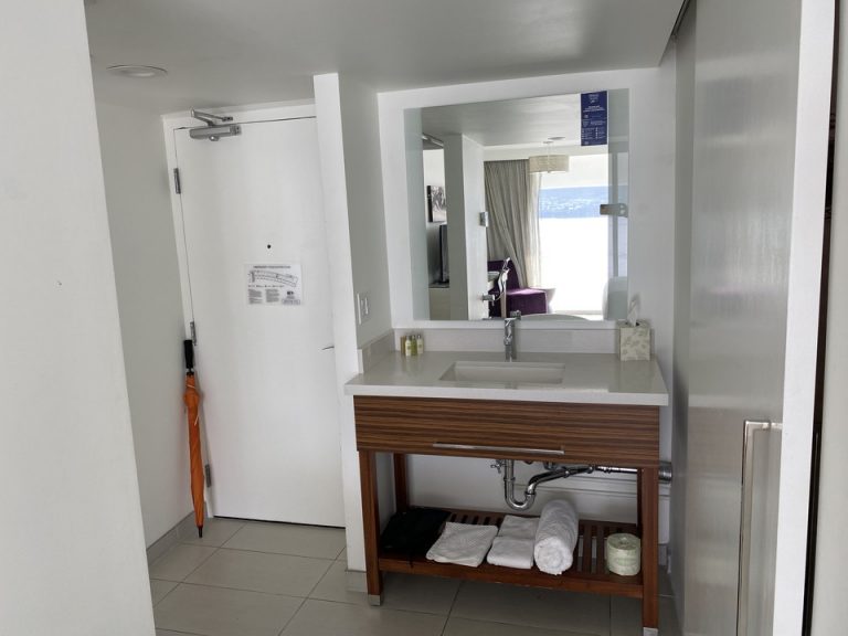 雨が降り続き日中車移動ができない私はフロントにお願いすると傘を借りることができました